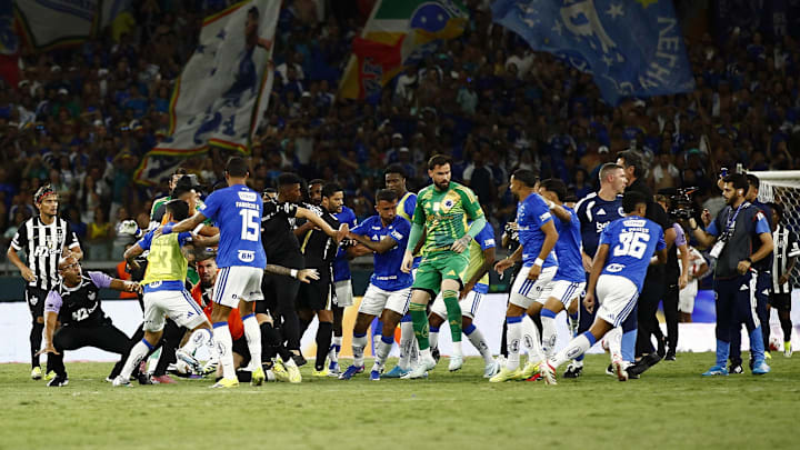 Cruzeiro’s meeting with Atlético Mineiro descended into chaos.