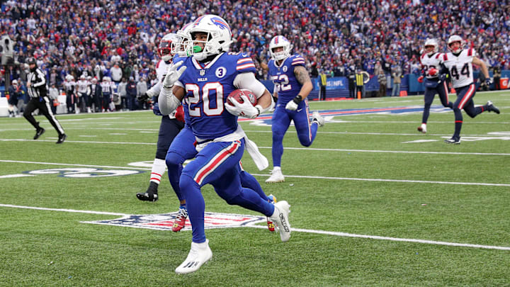 The Bills' Nyheim Hines returns this kickoff 101 yards for a touchdown against the Patriots. This was his second kickoff return for a touchdown in a 35-23 Buffalo win.

Ag3i6708