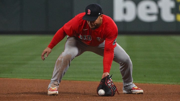 Apr 11, 2026; St. Louis, Missouri, USA; Boston Red Sox first baseman Willson Contreras (40) fields a ground ball against the St. Louis Cardinals during the eighth inning at Busch Stadium. Mandatory Credit: Jeff Curry-Imagn Images Apr 11, 2026; St. Louis, Missouri, USA; Boston Red Sox first baseman Willson Contreras (40) fields a ground ball against the St. Louis Cardinals during the eighth inning at Busch Stadium. Mandatory Credit: Jeff Curry-Imagn Images