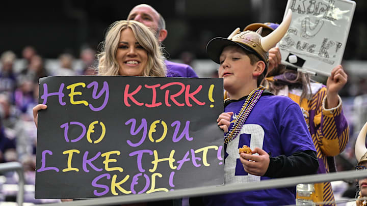Dec 8, 2024; Minneapolis, Minnesota, USA; Fans welcome back Atlanta Falcons quarterback Kirk Cousins (not pictured) before the game against the Atlanta Falcons at U.S. Bank Stadium. Mandatory Credit: Jeffrey Becker-Imagn Images Dec 8, 2024; Minneapolis, Minnesota, USA; Fans welcome back Atlanta Falcons quarterback Kirk Cousins (not pictured) before the game against the Atlanta Falcons at U.S. Bank Stadium. Mandatory Credit: Jeffrey Becker-Imagn Images