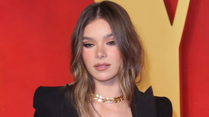 Hailee Steinfeld attends the 2024 Vanity Fair Oscar Party. Hailee Steinfeld attends the 2024 Vanity Fair Oscar Party.