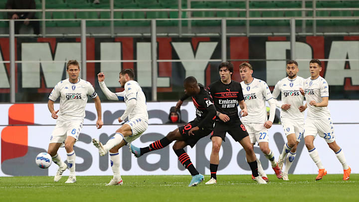 Il tiro di precisione di Kalulu che realizza il gol vittoria