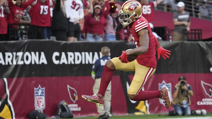 San Francisco 49ers cornerback Charvarius Ward (7) returns an interception for a touchdown against the Arizona Cardinals during the first quarter at State Farm Stadium in Glendale on Dec. 17, 2023.