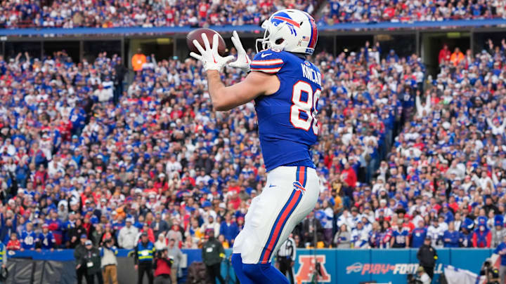 Nov 2, 2025; Orchard Park, New York, USA; Buffalo Bills tight end Dalton Kincaid (86) makes a catch for a touchdown in the first quarter against the Kansas City Chiefs Nov 2, 2025; Orchard Park, New York, USA; Buffalo Bills tight end Dalton Kincaid (86) makes a catch for a touchdown in the first quarter against the Kansas City Chiefs
