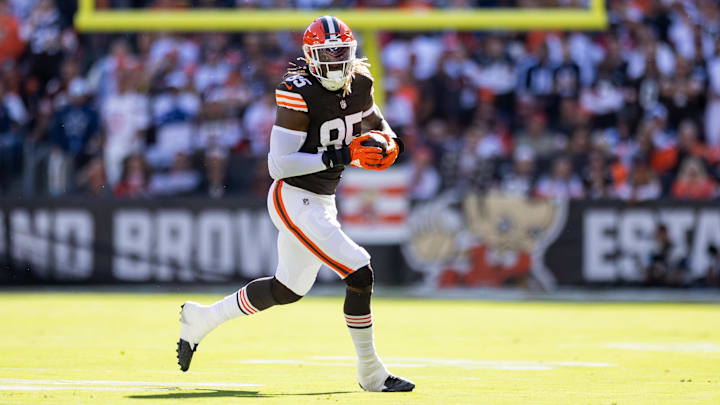 Sep 8, 2024; Cleveland, Ohio, USA; Cleveland Browns tight end David Njoku (85) runs the ball against the Dallas Cowboys during the first quarter at Huntington Bank Field.