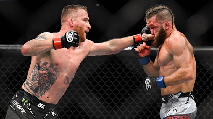 Mar 18, 2023; London, UNITED KINGDOM; Justin Gaethje (red gloves) fights Rafael Fiziev (blue gloves)