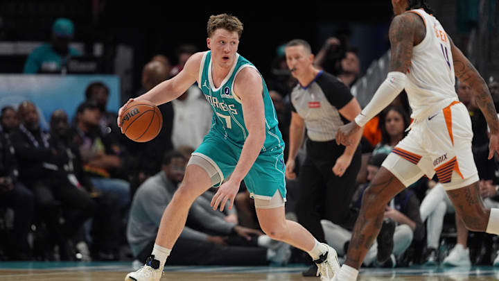 Apr 2, 2026; Charlotte, North Carolina, USA; Charlotte Hornets guard/forward Kon Knueppel (7) dribbles while guarded by Phoenix Suns guard Jalen Green (4) during the second half at Spectrum Center. Mandatory Credit: Jim Dedmon-Imagn Images