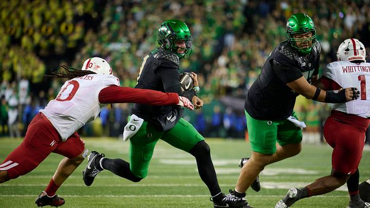 Oct 17, 2026; Eugene, Oregon, USA; Oregon Ducks quarterback Dylan Raiola (8) carries the ball during the second half against Nebraska Cornhuskers linebacker Owen Chambliss (0) at Autzen Stadium. Oct 17, 2026; Eugene, Oregon, USA; Oregon Ducks quarterback Dylan Raiola (8) carries the ball during the second half against Nebraska Cornhuskers linebacker Owen Chambliss (0) at Autzen Stadium.
