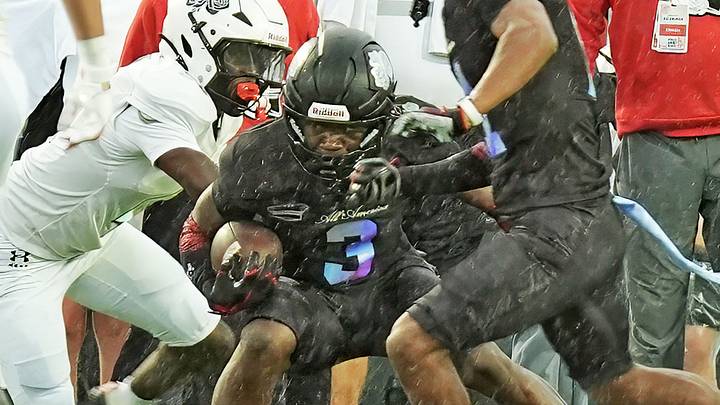 Team Rose’s Easton Royal (03) looks for an opening down the field during the Under Armour All-America Game Saturday, Jan. 3, 2026 at Spec Martin Stadium in DeLand.