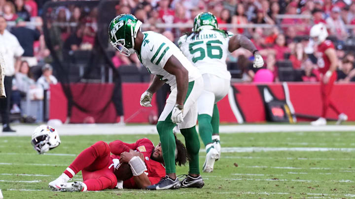 Arizona Cardinals quarterback Kyler Murray (1) reacts in front of New York Jets cornerback D.J. Reed (4).