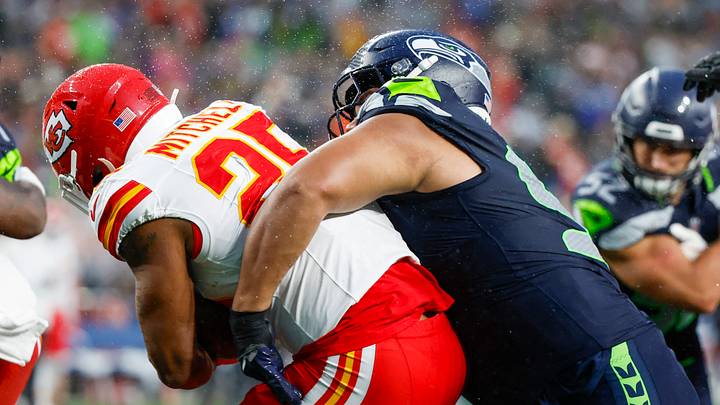 Aug 15, 2025; Seattle, Washington, USA; Seattle Seahawks defensive tackle Brandon Pili (95) tackles Kansas City Chiefs running back Elijah Mitchell (25) in the end zone for a safety during the second quarter at Lumen Field. Mandatory Credit: Joe Nicholson-Imagn Images Aug 15, 2025; Seattle, Washington, USA; Seattle Seahawks defensive tackle Brandon Pili (95) tackles Kansas City Chiefs running back Elijah Mitchell (25) in the end zone for a safety during the second quarter at Lumen Field. Mandatory Credit: Joe Nicholson-Imagn Images
