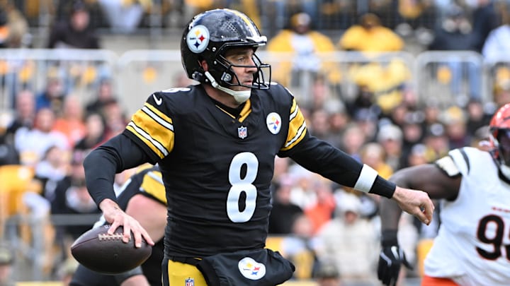 Nov 16, 2025; Pittsburgh, Pennsylvania, USA; Pittsburgh Steelers quarterback Aaron Rodgers (8) passes the ball against the Cincinnati Bengals during the first half at Acrisure Stadium. Mandatory Credit: Barry Reeger-Imagn Images Nov 16, 2025; Pittsburgh, Pennsylvania, USA; Pittsburgh Steelers quarterback Aaron Rodgers (8) passes the ball against the Cincinnati Bengals during the first half at Acrisure Stadium. Mandatory Credit: Barry Reeger-Imagn Images