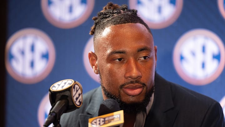 South Carolina football linebacker Debo Williams
