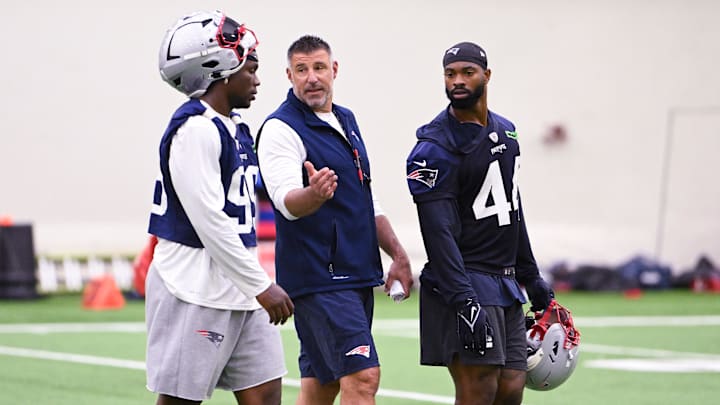 Jun 10, 2025; Foxborough, MA, USA; New England Patriots head coach Mike Vrabel speaks to defensive end Keion White (99) and linebacker K'Lavon Chaisson (44) after minicamp held in the WIN Field House at Gillette Stadium. Mandatory Credit: Eric Canha-Imagn Images