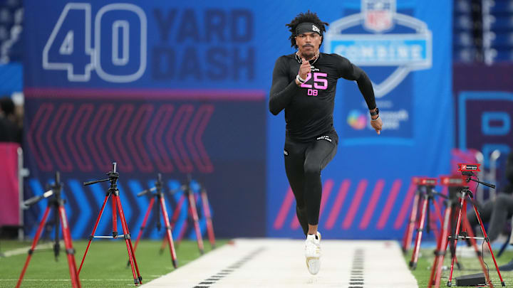 Feb 28, 2025; Indianapolis, IN, USA; Iowa State defensive back Darien Porter (DB25) runs in the 40 yard dash during the 2025 NFL Combine at Lucas Oil Stadium. Mandatory Credit: Kirby Lee-Imagn Images