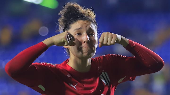 La arquera Alejandría Godínez está en el ojo del huracán por burlarse de la afición con el gesto de lloriqueo.