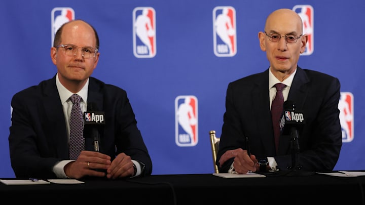 Andreas Zagklis y Adam Silver, representantes de la FIBA y la NBA, celebraron el buen recibimiento que tiene su idea 