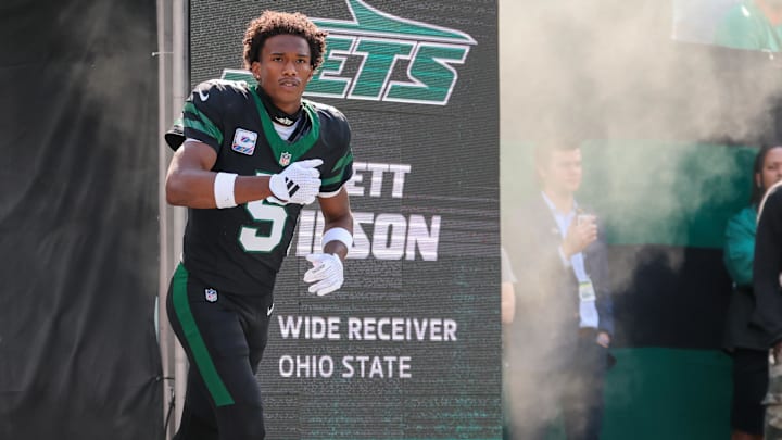 New York Jets wide receiver Garrett Wilson (5) takes the field prior to a game against the Dallas Cowboys at MetLife Stadium.