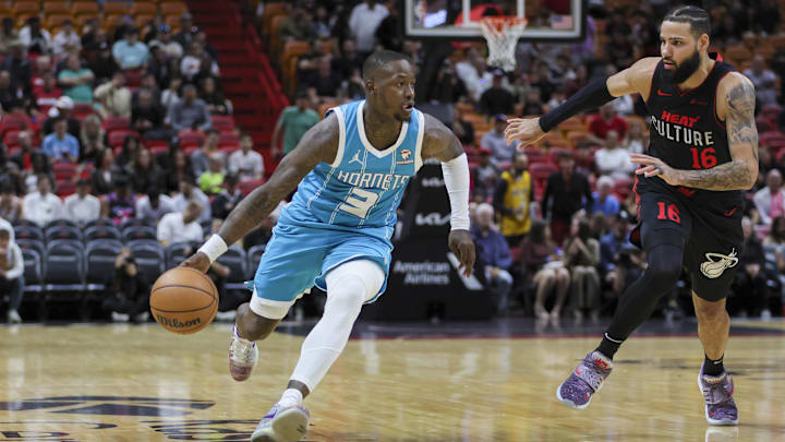  Charlotte Hornets guard Terry Rozier (3) drives to the basket.