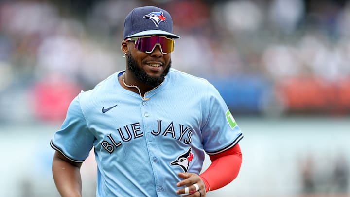 Vladimir Guerrero Jr. firmó con los Azulejos el tercer mayor contrato en monto total en la historia de MLB