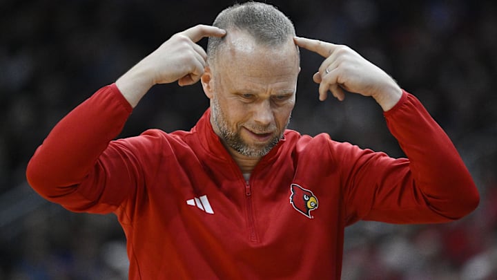 Louisville Cardinals head coach Pat Kelsey