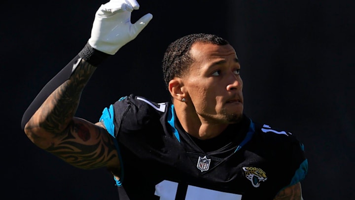 Jacksonville Jaguars tight end Evan Engram (17) takes to the field before a regular season NFL football matchup Sunday, Dec. 18, 2022 at TIAA Bank Field in Jacksonville. The Jacksonville Jaguars edged the Dallas Cowboys 40-34 in overtime.