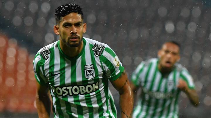 El extremo izquierdo colombiano Andrés Sarmiento del Atlético Nacional de Colombia sería una de las peticiones de Efraín Juárez para reforzar a Pumas.