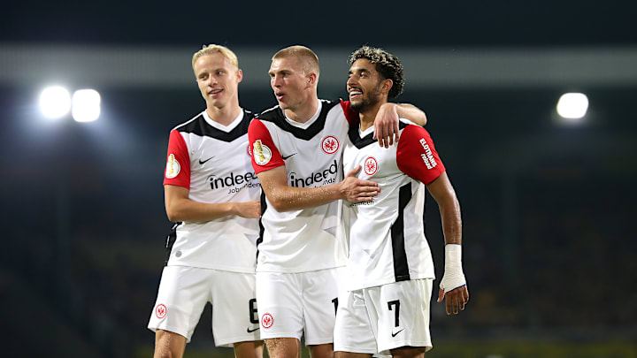 Oscar Hojlund (links) will es seinen Kollegen Rasmus Kristensen und Omar Marmoush gleichtun - und Stammspieler werden. Oscar Hojlund (links) will es seinen Kollegen Rasmus Kristensen und Omar Marmoush gleichtun - und Stammspieler werden.