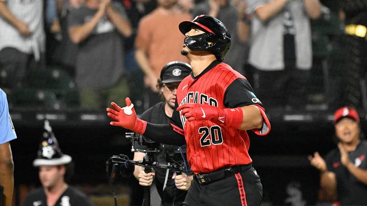 Aug 21, 2026; Chicago, Illinois, USA; Chicago White Sox third baseman Miguel Vargas (20) gestures after he hits a two-run home run during the sixth inning against the New York Mets at Rate Field. Mandatory Credit: Matt Marton-Imagn Images Aug 21, 2026; Chicago, Illinois, USA; Chicago White Sox third baseman Miguel Vargas (20) gestures after he hits a two-run home run during the sixth inning against the New York Mets at Rate Field. Mandatory Credit: Matt Marton-Imagn Images