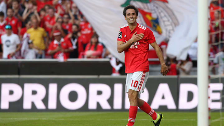 Jonas marcou época com a camisa encarnada