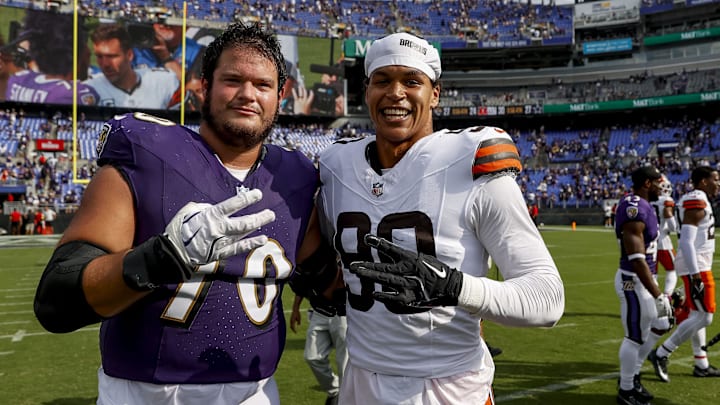 Former Huskies Roger Rosengarten and Joe Tryon-Shoyinka, NFL players for the Colts and Browns, take a photo. 