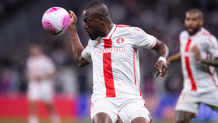 Enner Valencia é um dos desfalques do Internacional para enfrentar o Cruzeiro Enner Valencia é um dos desfalques do Internacional para enfrentar o Cruzeiro