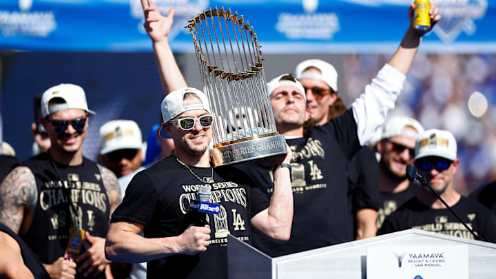 Enrique Hernández regresa a los Dodgers en 2025 