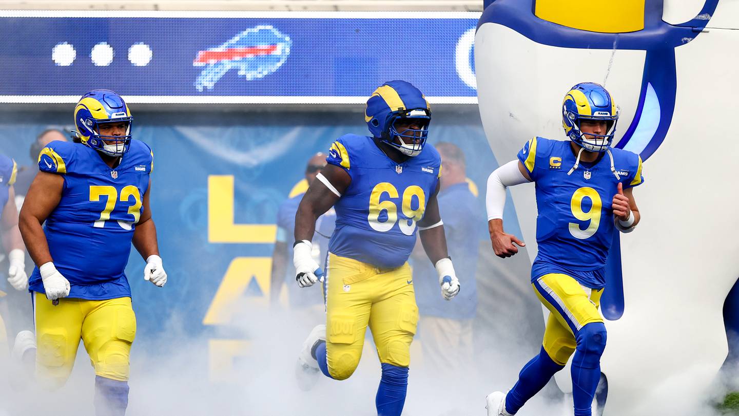 LA Rams G Kevin Dotson's reaction to Matthew Stafford's return is pure gold