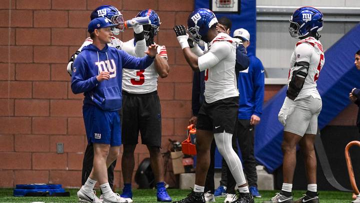 May 21, 2026; East Rutherford, NJ, USA; New York Giants linebacker Brian Burns (0) and outside linebackers coach Charlie Bullen react during organized team activities at Quest Diagnostics Training Center. May 21, 2026; East Rutherford, NJ, USA; New York Giants linebacker Brian Burns (0) and outside linebackers coach Charlie Bullen react during organized team activities at Quest Diagnostics Training Center.