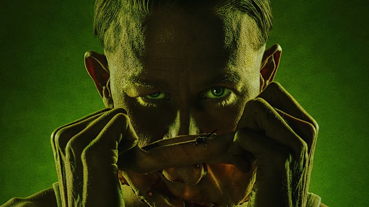 Charlie Hunnam in Monster: The Ed Gein Story - Netflix