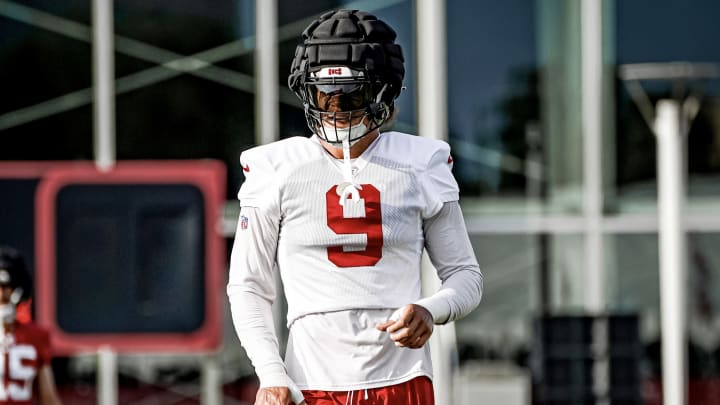 Buccaneers Outside Linebacker Joe Tryon-Shoyina (9)