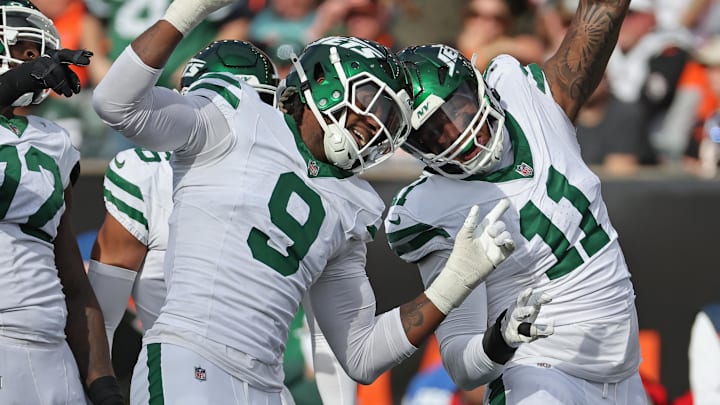 Oct 26, 2025; Cincinnati, Ohio, USA; New York Jets defensive end Will McDonald IV (9) and linebacker Jermaine Johnson (11) /celebrates during the fourth quarter against the Cincinnati Bengals at Paycor Stadium. Mandatory Credit: Joseph Maiorana-Imagn Images