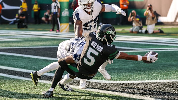 Oct 5, 2025; East Rutherford, New Jersey, USA; New York Jets wide receiver Garrett Wilson (5) scores a touchdown as Dallas Cowboys cornerback Daron Bland (26) defends during the second half at MetLife Stadium. Mandatory Credit: Vincent Carchietta-Imagn Images Oct 5, 2025; East Rutherford, New Jersey, USA; New York Jets wide receiver Garrett Wilson (5) scores a touchdown as Dallas Cowboys cornerback Daron Bland (26) defends during the second half at MetLife Stadium. Mandatory Credit: Vincent Carchietta-Imagn Images