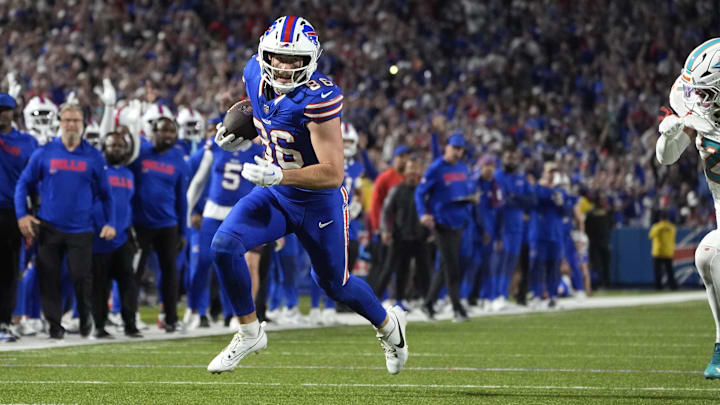 Buffalo Bills tight end Dalton Kincaid (86) runs against the Miami Dolphins.