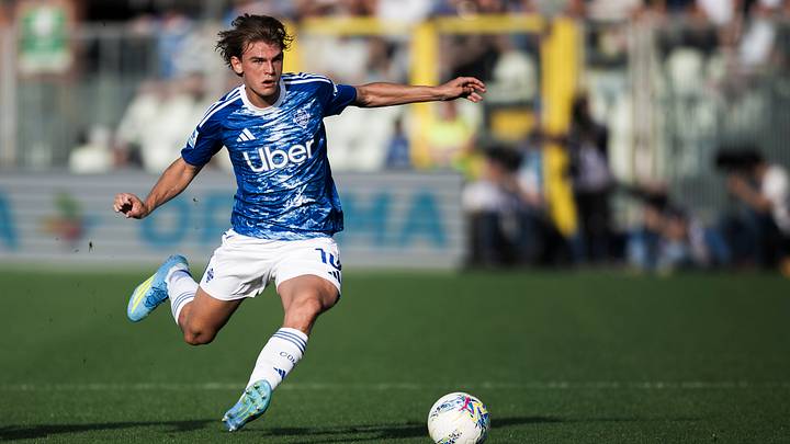 Nico Paz of Como 1907 in action during the Serie A football Nico Paz of Como 1907 in action during the Serie A football