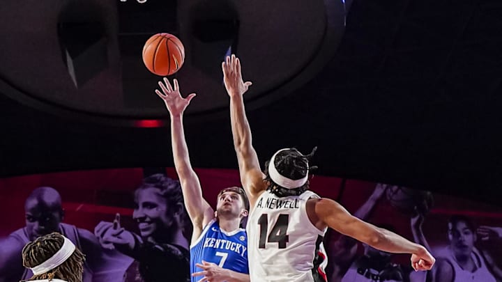 Jan 7, 2025; Athens, Georgia, USA; Kentucky Wildcats forward Andrew Carr (7) shoots over Georgia Bulldogs forward Asa Newell (14) during the first half at Stegeman Coliseum. Mandatory Credit: Dale Zanine-Imagn Images