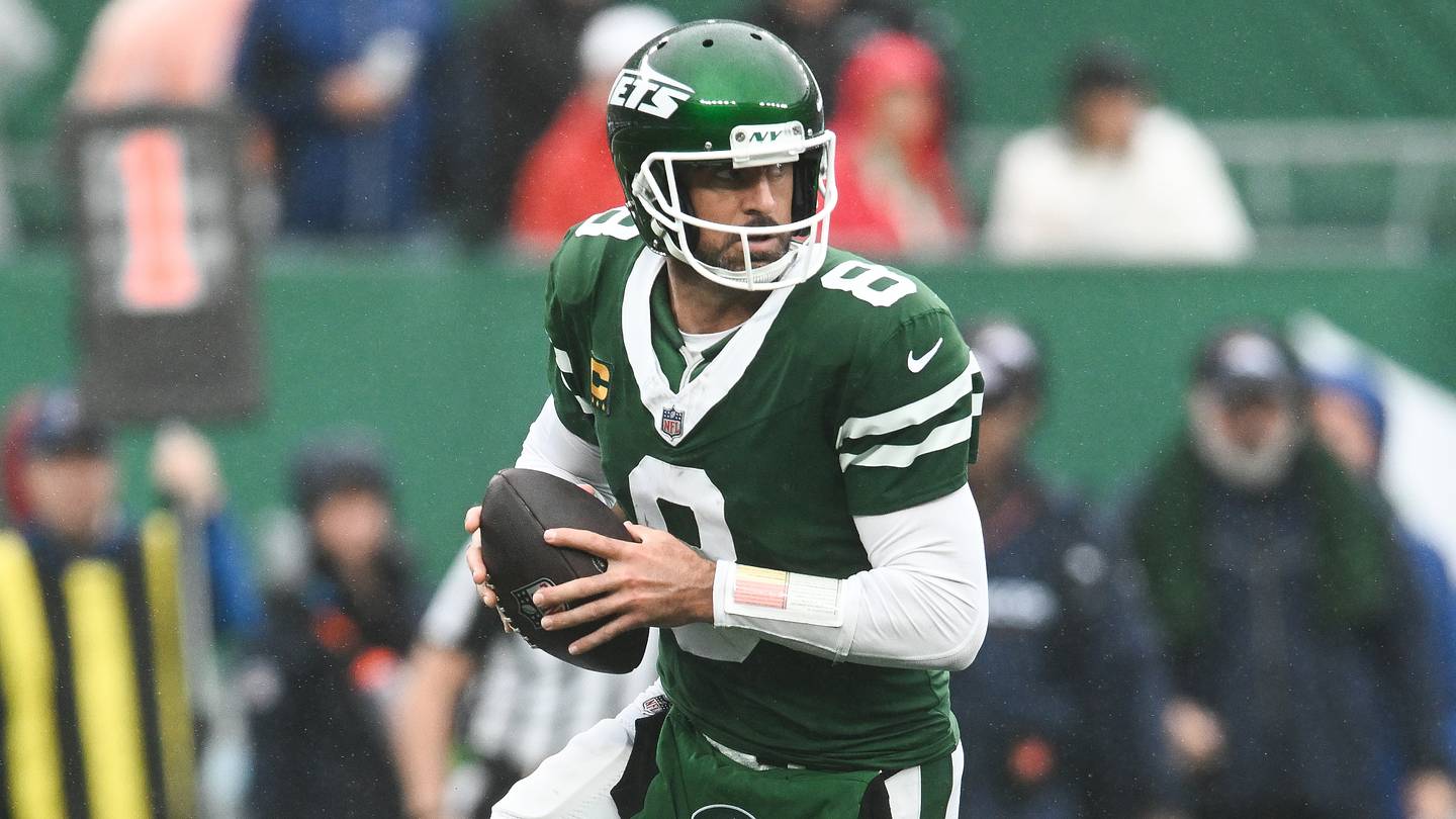 Is Aaron Rodgers playing today? Latest update on NY Jets QB's knee injury