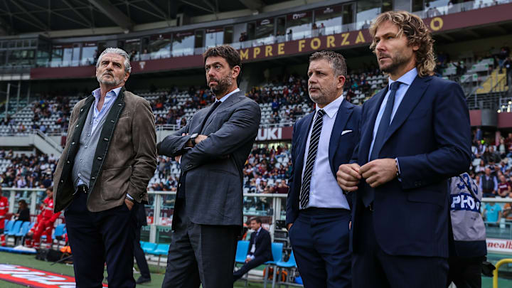 Agnelli (ao centro) e Nedved (à direita) foram punidos