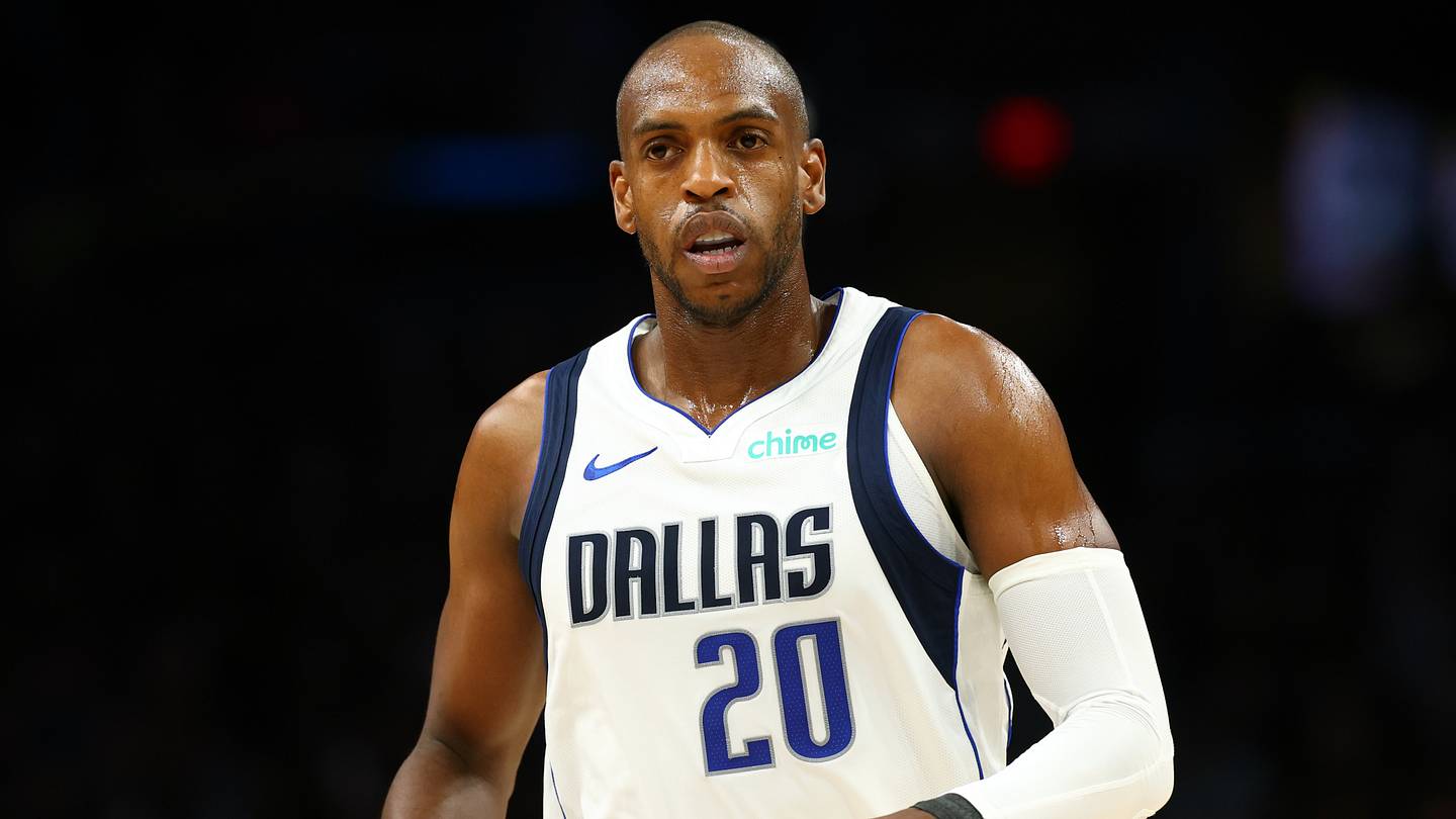 Mavericks move Middleton to Wizards in sign-and-trade