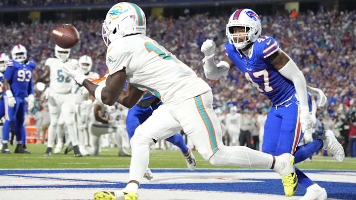 Sep 18, 2025; Orchard Park, New York, USA; Miami Dolphins wide receiver Tyreek Hill (10) makes a catch to score a touchdown against Buffalo Bills cornerback Christian Benford (47) Sep 18, 2025; Orchard Park, New York, USA; Miami Dolphins wide receiver Tyreek Hill (10) makes a catch to score a touchdown against Buffalo Bills cornerback Christian Benford (47)
