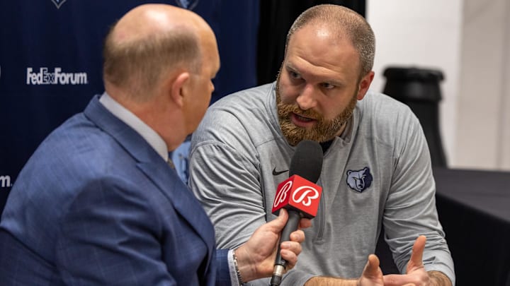 Dec 26, 2023; New Orleans, Louisiana, USA; Memphis Grizzlies head coach Taylor Jenkins talks to the