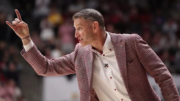 Alabama basketball coach Nate Oats directs the team from the sideline against Florida at Coleman Coliseum in Tuscaloosa, AL on Wednesday, Mar 5, 2025. Alabama basketball coach Nate Oats directs the team from the sideline against Florida at Coleman Coliseum in Tuscaloosa, AL on Wednesday, Mar 5, 2025.