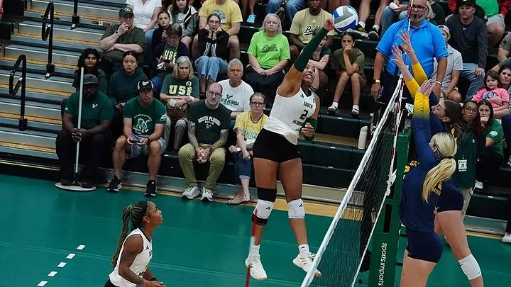 USF volleyball lost three close sets in a tough battle with Michigan at The Corral USF volleyball lost three close sets in a tough battle with Michigan at The Corral