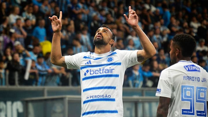 Fabrício Bruno marcou o gol decisivo em Porto Alegre